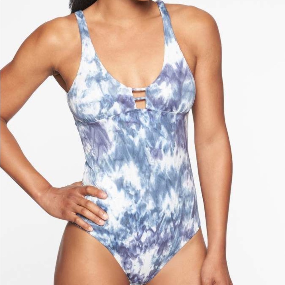 Athleta Tulum keyhole one piece swimsuit M